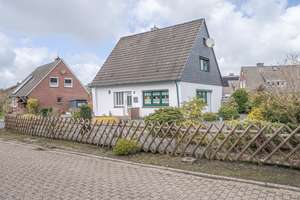 Gemütliches Einfamilienhaus in zentraler Lage – Die vollständige Adresse der Immobilie erhältst du vom Anbieter., 26452 Sande – Vorschaubild 3