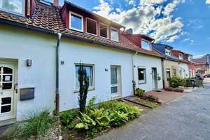 Schöner als jede Wohnung // kl. RHS Idyll mit  Garten nahe Park l.d. Weser / Renovierung.-bed. – Die vollständige Adresse der Immobilie erhältst du vom Anbieter., 28259 Kirchhuchting, Bremen – Vorschaubild 2