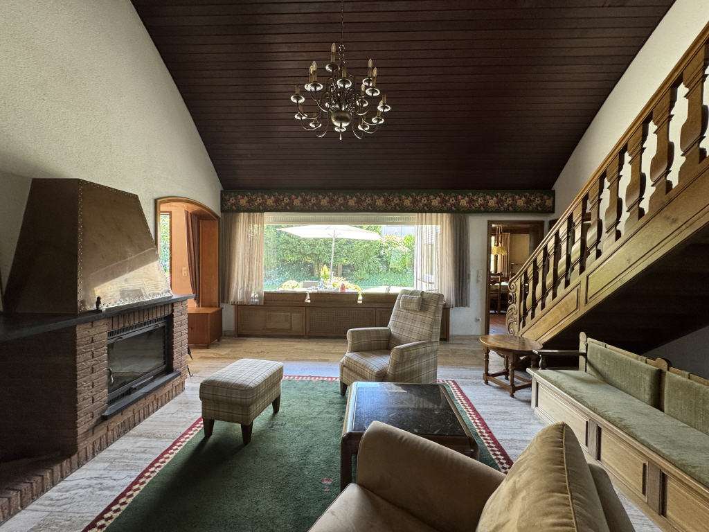 Immobilie in Loffenau - Repräsentatives, großzügiges Einfamilienhaus mit Einliegerwohnung in Bestwohnlage mit großem,  - Bild 6