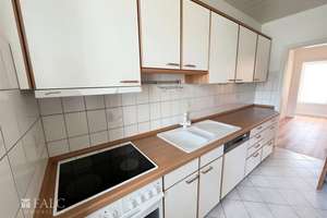 Gepflegte 4-Zimmer-Wohnung mit Balkon und Masterbad in Rüttenscheid – Die vollständige Adresse der Immobilie erhältst du vom Anbieter., 45130 Rüttenscheid, Essen – Vorschaubild 3