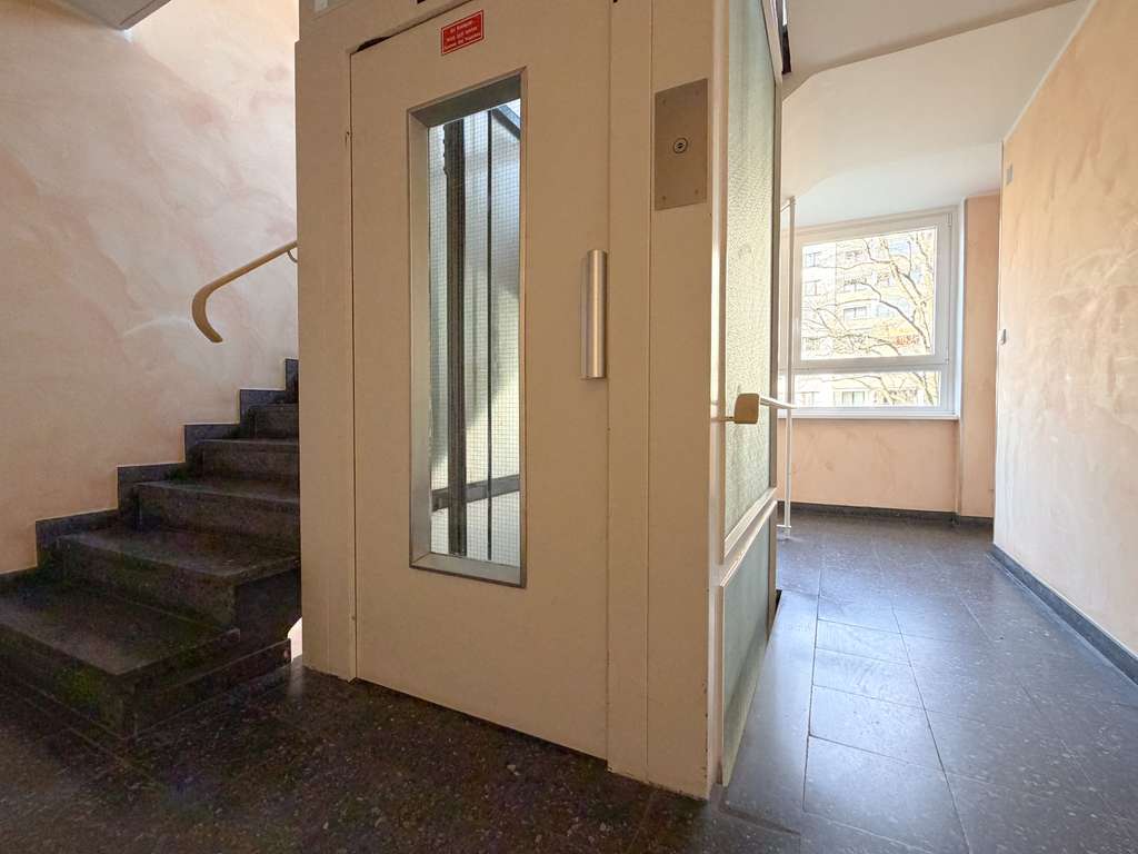 Immobilie in Düsseldorf - Golzheim: Frühling im neuen Zuhause - sanierungsbedürftige 1-Zimmer-Wohnung mit Südbalkon! - Bild 3