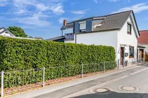 Gepflegtes Zweifamilienhaus mit Garage in beliebter Lage von Bremen-Grohn – Die vollständige Adresse der Immobilie erhältst du vom Anbieter., 28759 Grohn, Bremen – Vorschaubild 2