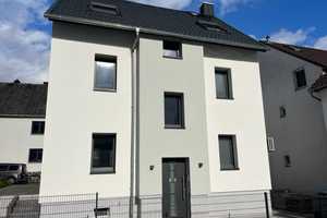 Direkt vom Eigentümer - Provisionsfrei! Neuwertiges EFH zum sofortigen Erstbezug in Lahnau-Atzbach – Lahn-Dill-Kreis – Vorschaubild 1