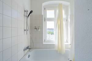 No Broker Fee: Light-Flooded 1-Room Apartment with Park View — Prenzlauer Berg (Nord) – Die vollständige Adresse der Immobilie erhältst du vom Anbieter., 10439 Prenzlauer Berg, Berlin – Vorschaubild 9