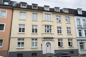 Modernisierte Altbauwohnung mit Balkon in Wuppertal-Oberbarmen