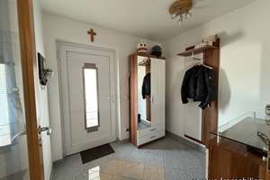 Gepflegtes Einfamilienhaus mit Garage, Keller und viel Platz für die Familie – Die vollständige Adresse der Immobilie erhältst du vom Anbieter., 84547 Emmerting – Vorschaubild 3