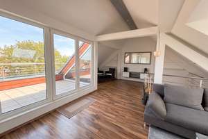 Über den Dächern von Lindenau: 3-Zimmer-Dachgeschoss-Maisonette mit herrlicher Loggia – 4177 Altlindenau, Leipzig – Vorschaubild 1