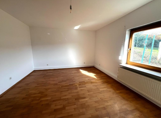 Immobilie in Weilburg - Modernisiertes Einfamilienhaus bis  Zweifamilienhaus  mit  großem Grundstück und Doppelgarage - Bild 6