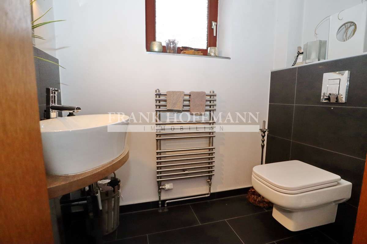 Immobilie in Kaltenkirchen - Traumhaftes Einfamilienhaus in ruhiger Sackgassenendlage mit großem Grundstück in Kaltenkirchen - Bild 8