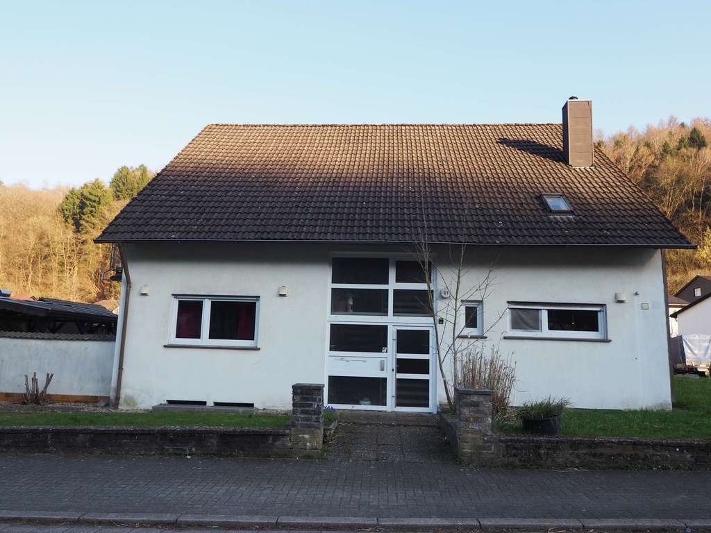 Immobilie in Sankt Ingbert - FREISTEHENDES ZWEIFAMILIENHAUS MIT GARAGE UND GARTEN - Bild 2