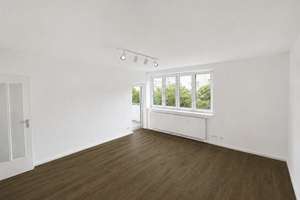 Erstbezug nach hochwertiger Renovierung – stilvolle 3-Zimmer-Wohnung mit Loggia in Schwabing