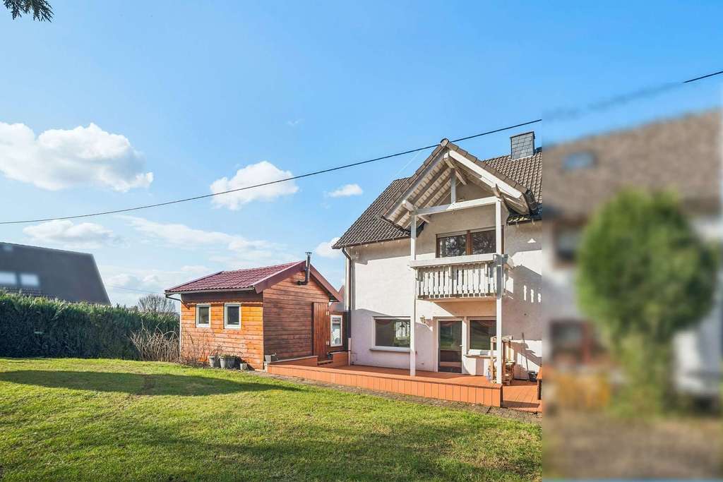 Immobilie in Hellenhahn-Schellenberg - Modernisierte DHH mit Garten als WEG geteilt - mit neuen Fenstern und einem neuem Kaminofen!! - Bild 1