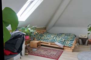 Modernisierte DG-Wohnung am Ringpark — hell, ruhig, mit EBK und Gartenanteil 