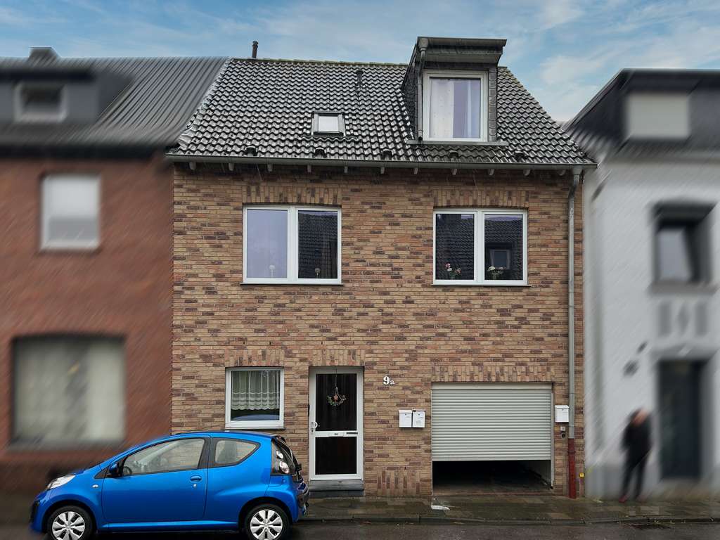 Immobilie in Aldenhoven - Attraktives 3 Familienhaus mit Tordurchfahrt und Garten, zur Eigennutzung oder Vermietung - Bild 1