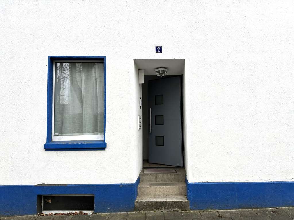 Immobilie in Bad Honnef - Wohnhaus mit 3 Mieteinheiten und 
PKW-Stellplätzen in Bad Honnef - Bild 1