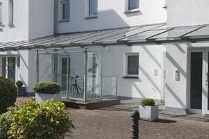 Sehr gut geschnittene, großzügige, ruhige 2-Zimmer Wohnung mit Terrasse und Gartennutzung – Burgenlandweg 2a, 50858 Junkersdorf, Köln – Vorschaubild 2