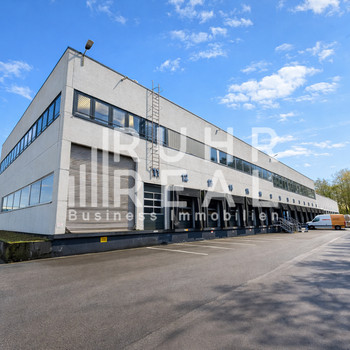 Exklusiv über RR: Crossdock- / Logistikfläche | Zahlreiche Rampen | Außenflächen | Moderne Büros