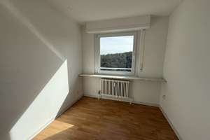 Schicke Dachgeschosswohnung mit großer Sonnenterrasse in Stuttgart-Botnang – Die vollständige Adresse der Immobilie erhältst du vom Anbieter., 70195 Botnang-Nord, Stuttgart – Vorschaubild 8