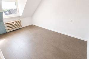 Gemütliche 2 Zimmer Dachgeschosswohnung mit Gemeinschaftsgarten in ruhiger Lage – Die vollständige Adresse der Immobilie erhältst du vom Anbieter., 45897 Buer, Gelsenkirchen – Vorschaubild 3