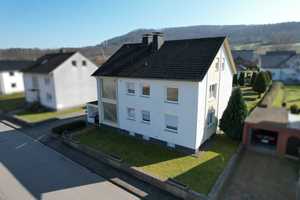 Zweifamilienhaus mit Doppelgarage in Beverungen-Amelunxen – Grubestraße 26, 37688 Höxter (Kreis) – Vorschaubild 3