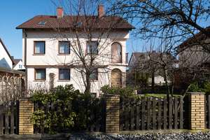 VIEL RAUM FÜR IDEEN - Freistehendes Einfamilienhaus in hervorragender Wohnlage – Die vollständige Adresse der Immobilie erhältst du vom Anbieter., 85778 Haimhausen – Vorschaubild 1
