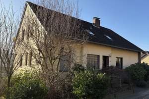 Großzügiges Zweifamilienhaus in attraktiver Hanglage
 – Die vollständige Adresse der Immobilie erhältst du vom Anbieter., 32689 Kalletal – Vorschaubild 4