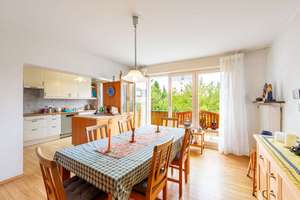 Großzügige Familienwohnung mit traumhaftem Sonnenbalkon, neuem Carport und Potenzial in Dottendorf – Die vollständige Adresse der Immobilie erhältst du vom Anbieter., 53129 Dottendorf, Bonn – Vorschaubild 5