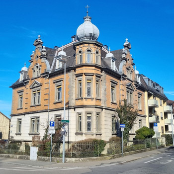 BEFRISTET ! Extravagante 3,5-Zimmerwohnung in denkmalgeschützter Villa am Rand der Altstadt