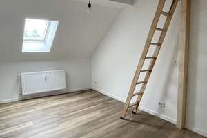 WG-Zimmer in renovierter Dachgeschosswohnung in bester Lage!