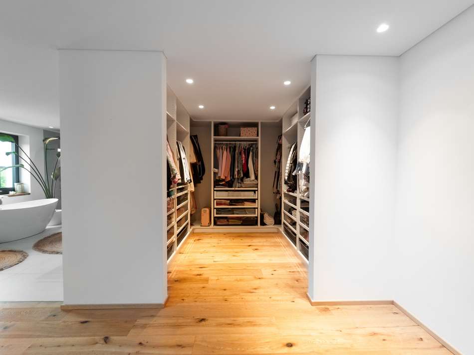 Begehbarer Kleiderschrank i...