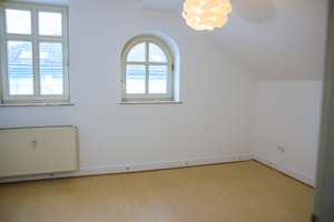 4Z Dachgeschosswohnung mit Stellplatz, Pelletofen und Einbauküche im Stadtzentrum – Friedrichstr. 39, 58507 Lüdenscheid – Vorschaubild 5