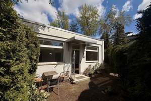 Helles Haus (Bungalow) mit 2 Garagen, 2 Stellplätzen, Garten in ruhiger zentraler Lage – Am Forsthaus Gravenbruch 24a, 63263 Neu-Isenburg – Vorschaubild 1