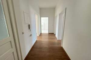 Wohnen mit Weitblick – stilvolle Altbauwohnung in zentraler Lage
