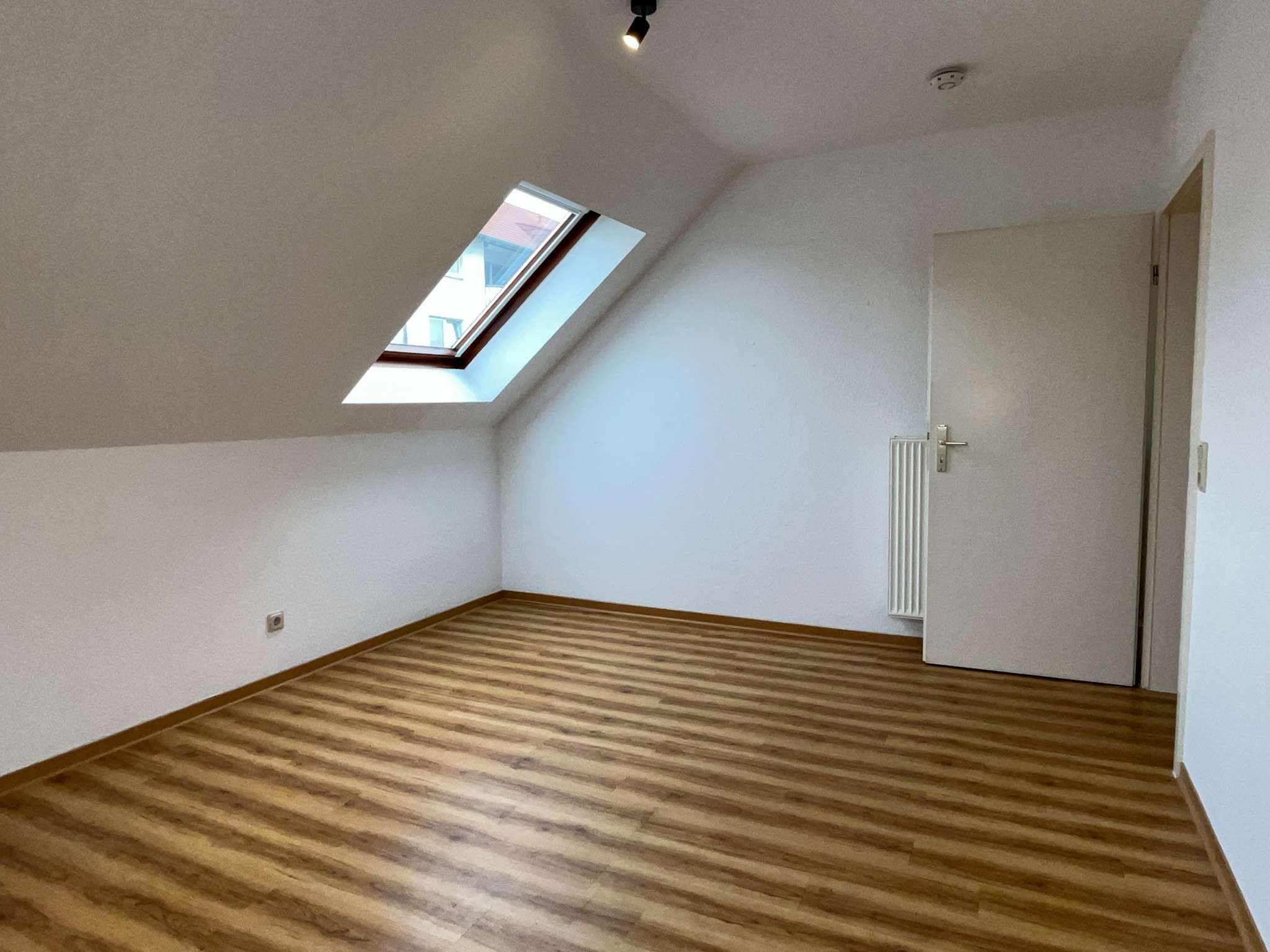 Immobilie in Kirchheimbolanden - EUPORA® Immobilien: -RESERVIERT- Helle Wohnung mit Dachloggia in Kirchheimbolanden. - Bild 9