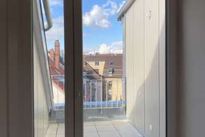 Dachgeschosswohnung in Karlsruhe Weststadt. Erstbezug 3‑ Zimmer  mit Wohn-, Ess- und Kochbereich 