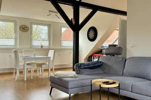 Lebendiges Kiel: Helle 2-Zimmer-Wohnung mit Balkon