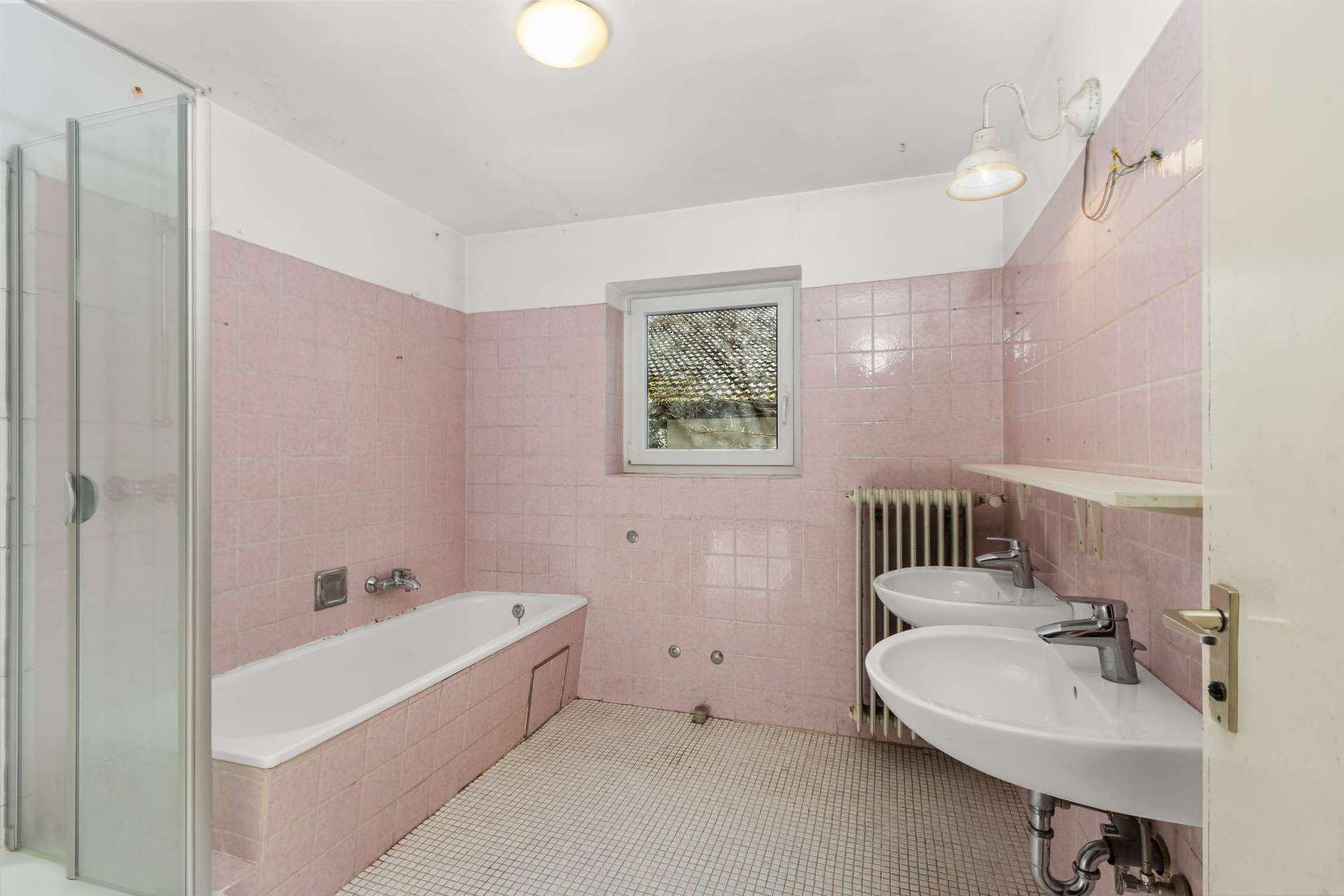 Immobilie in Grabenstätt - Sanierungsbedürftiges EFH mit separatem KG-Zugang | Ideal für Wohnen und Arbeiten unter einem Dach - Bild 10