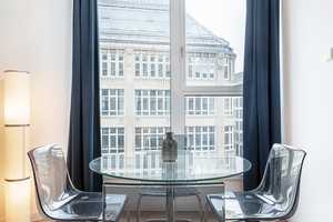 Repräsentative Neubauwohnung in zentraler Mitte-Lage: 2,5 Zimmer mit spektakulärer Fensterfront und  – Berlin – Vorschaubild 8