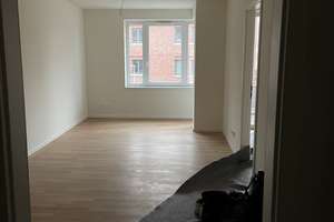 Leben am Wasser in extravaganter Lage - Großzügige 2-Zimmer-Wohnung – Julienne-Trouet-Platz 7, 30453 Limmer, Hannover – Vorschaubild 1