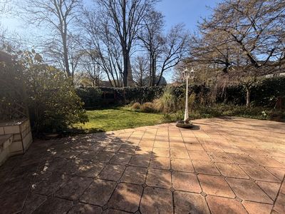Hellgeschnittene Erdgeschosswohnung mit familienfreundlichem Garten
