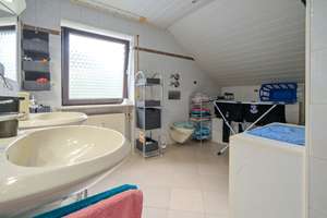 Zweifamilienhaus in ruhiger Traumlage – Stil, Komfort & Natur – Die vollständige Adresse der Immobilie erhältst du vom Anbieter., 93055 Brandlberg-Keilberg, Regensburg – Vorschaubild 19