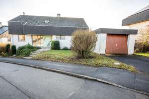 Renoviertes Einfamilienhaus in sonniger Hanglage von Nürtingen-Neckarhausen – Die vollständige Adresse der Immobilie erhältst du vom Anbieter., 72622 Nürtingen – Vorschaubild 1