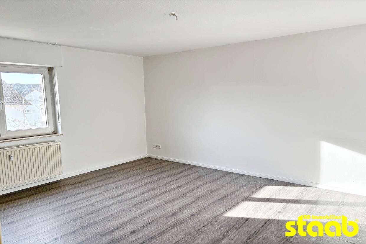 Immobilie in Johannesberg - VERMIETETES 2-FAMILIENHAUS MIT DOPPELGARAGE + GROSSEM GRUNDSTÜCK IN JOHANNESBERG - Bild 3