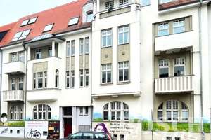 Attraktive Drei-Raum-Wohnung mit Balkon in Stadtfeld Ost
