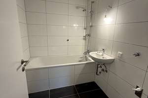Ist denn schon Weihnachten? SANIERTE 2-Zimmer-Wohnung zu kleinem Mietpreis! – Gerhart-Hauptmann-Straße 8, 47226 Rheinhausen-Mitte, Duisburg – Vorschaubild 3