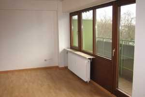 Geräumige 2-Raum-Wohnung mit 2 Balkone und Laminat zentral gelegen... – Friedrich-Ebert-Str. 72, 47226 Duisburg – Vorschaubild 2