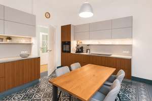 Historische Stadtvilla–großzügige Altbauwohnung mit Designerküche und außergewöhnlichem Raumangebot
