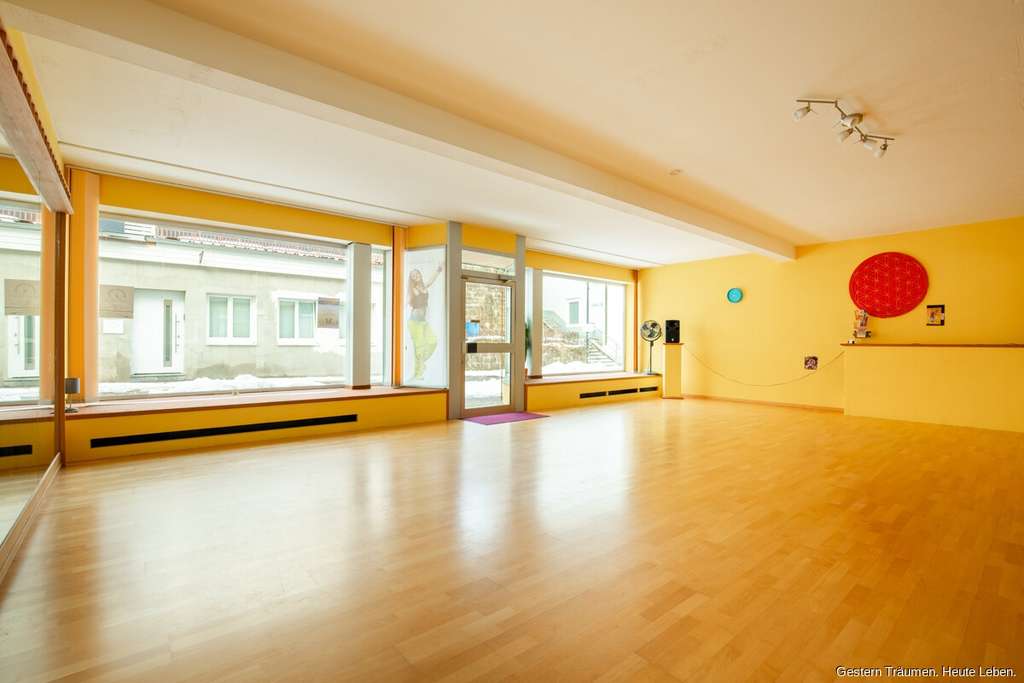 Immobilie in Titisee-Neustadt - Wohn- und Geschäftshaus mit 3 Einheiten mit Optimierungspotenzial mitten in Neustadt zu verkaufen - Bild 3