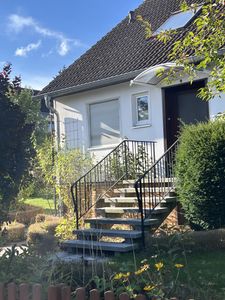 Toller Garten und sonniges Haus