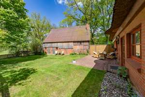 Reetdachdoppelhaus mit Geschichte, großem Garten und Gestaltungspotenzial – Die vollständige Adresse der Immobilie erhältst du vom Anbieter., 21449 Radbruch – Vorschaubild 2